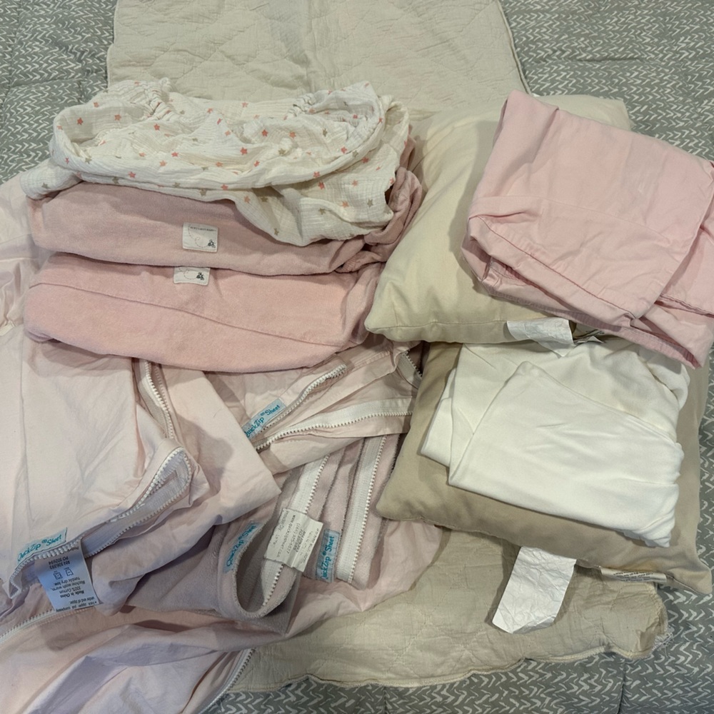 Complete Baby girl bedding set with quick zip sheets